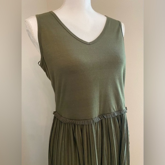 Tahari Dress - Picture 2 of 4